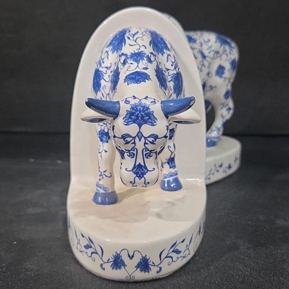 Cow Parade China Cow Bookends, Westland Giftware, Collectible #7411, No Box Flaw - Picture 2 of 11